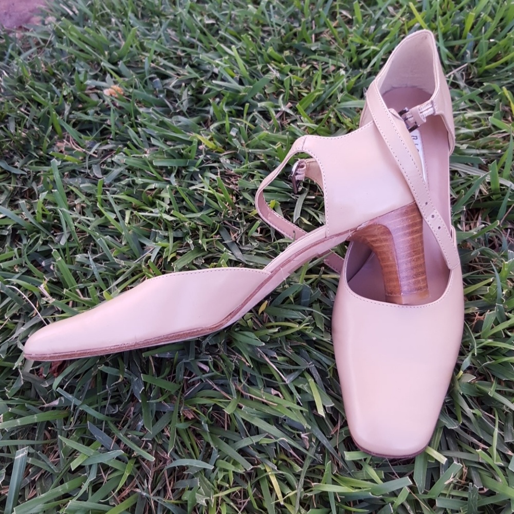 Gorgeous leather Heels! 💗
